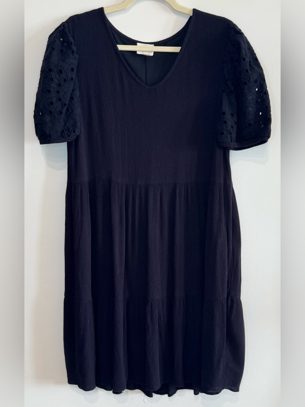 Ava James Women’s Black Short Eyelet Puff Sleeve Tiered Shift Dress Size L
